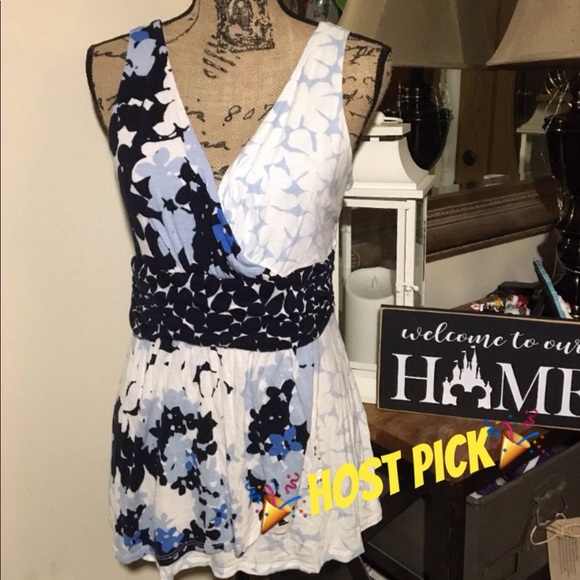 New York & Company Tops - 🎉Host Pick🎉New York & Company Flower Sleeveless
